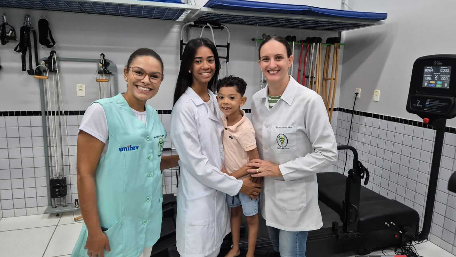 Redatoras Artigo Científico "Análise Comparativa da Influência da Esteira Ergométrica na Marcha de Crianças com Alterações Neurofuncionais: Relato de Caso"